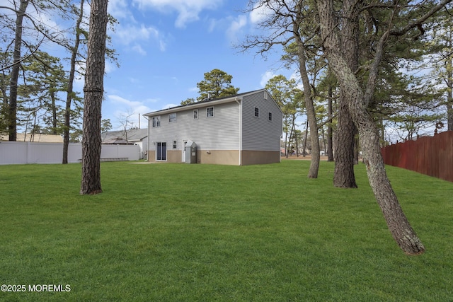 view of yard featuring fence