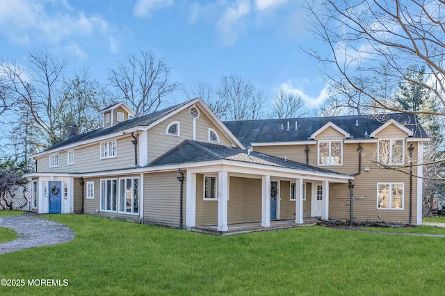 view of front facade featuring covered porch and a front yard