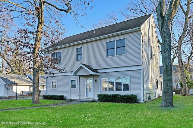 view of front of property with a front yard