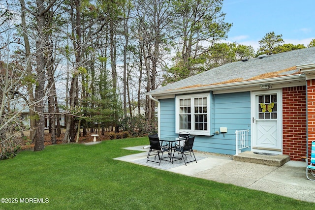 view of yard with a patio