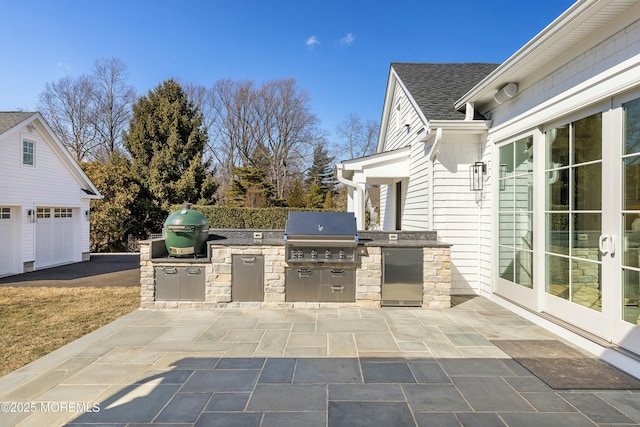 view of patio / terrace featuring an outdoor kitchen and grilling area