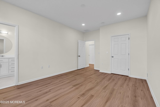 unfurnished bedroom with light wood finished floors, recessed lighting, visible vents, connected bathroom, and baseboards