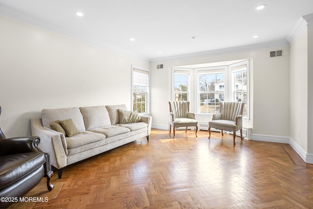 living area with ornamental molding, recessed lighting, visible vents, and baseboards