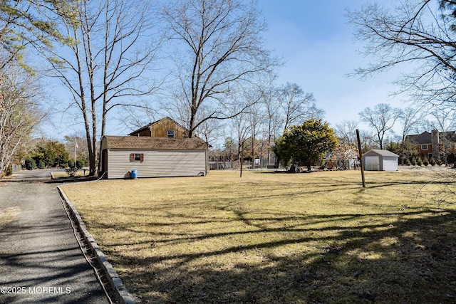 view of yard featuring fence and an outdoor structure