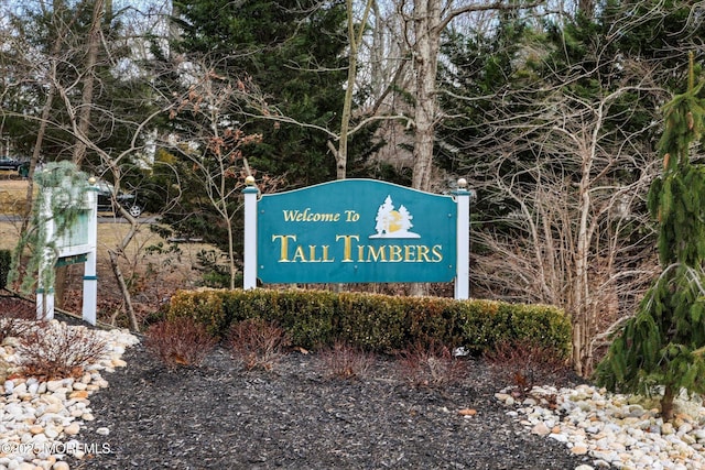 view of community / neighborhood sign