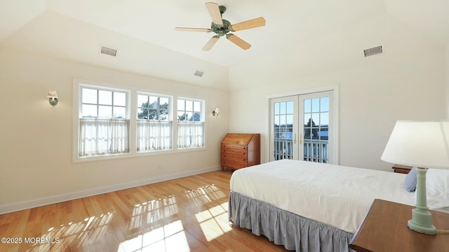 bedroom with light wood-style floors, baseboards, visible vents, and ceiling fan