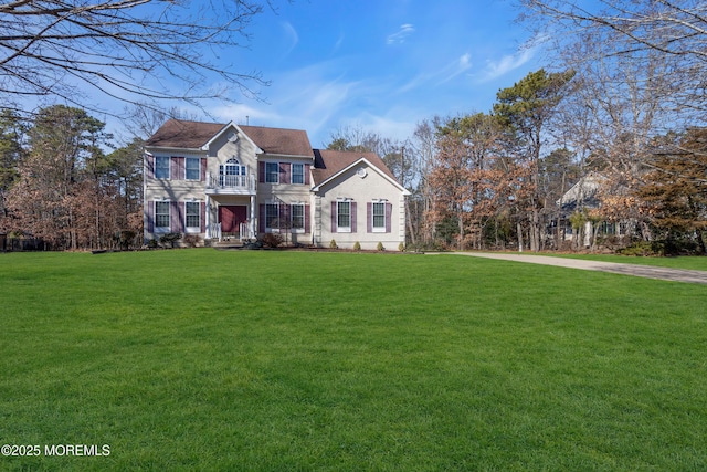 view of front of home with a front lawn