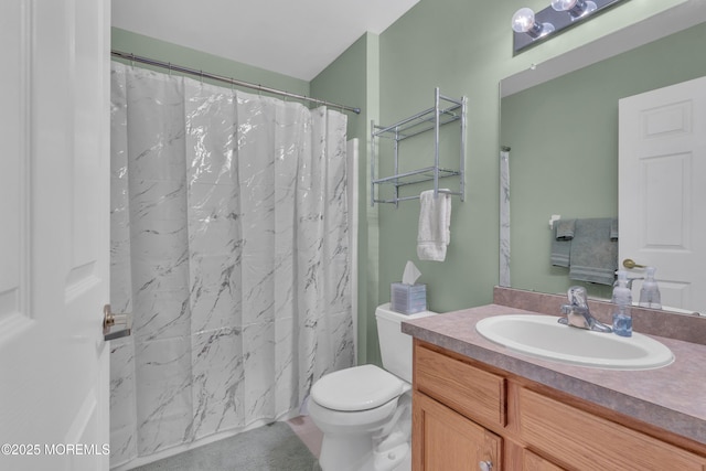 full bath featuring a shower with curtain, vanity, and toilet