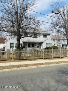 view of front of home with a fenced front yard