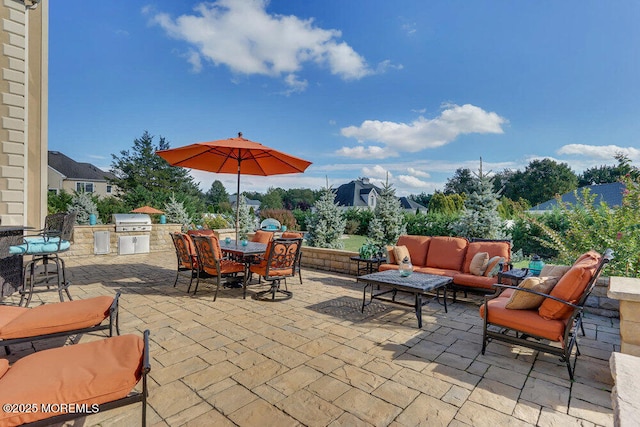 view of patio featuring an outdoor living space, grilling area, area for grilling, and outdoor dining space