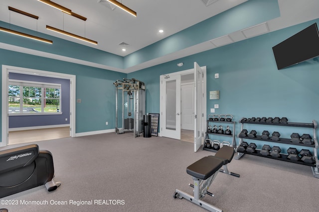 exercise room featuring recessed lighting, visible vents, and baseboards