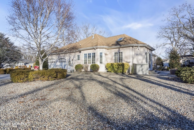 view of front of house featuring a garage and driveway