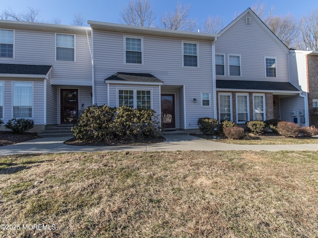 view of front of property with a front lawn