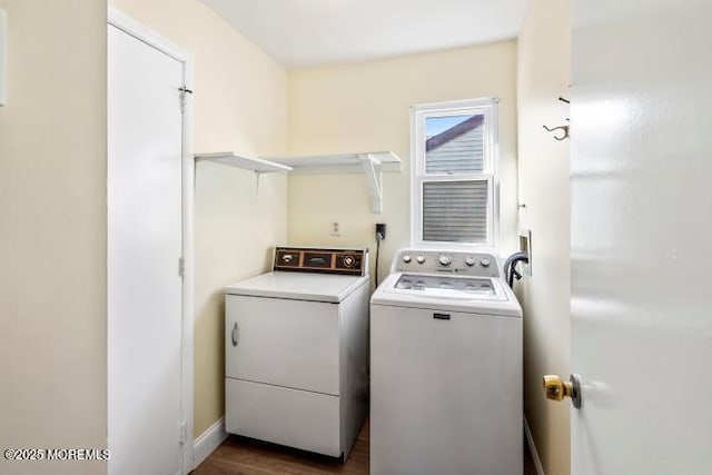 clothes washing area with laundry area, baseboards, dark wood-style floors, and independent washer and dryer