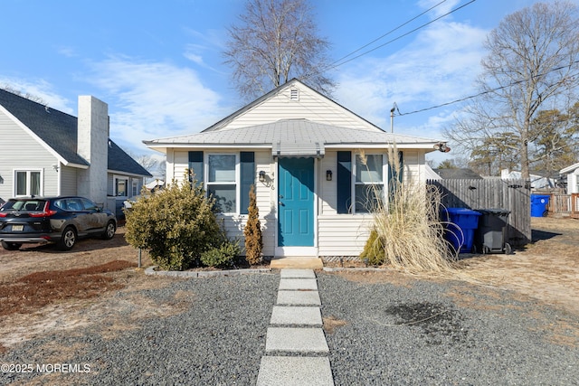 bungalow featuring fence