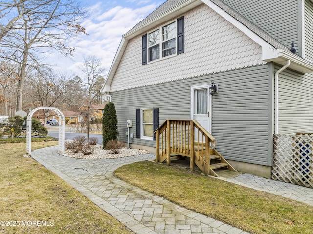 back of house featuring a yard