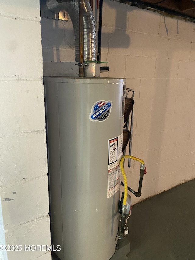 550 Wall St, Eatontown, NJ 07724 - utility room featuring gas water heater