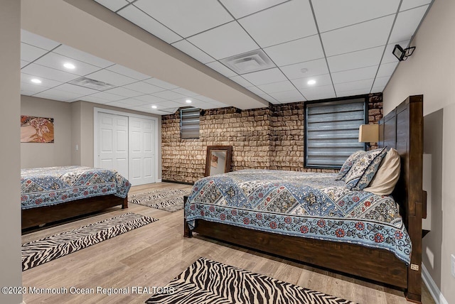 bedroom featuring visible vents, wood finished floors, a paneled ceiling, and recessed lighting