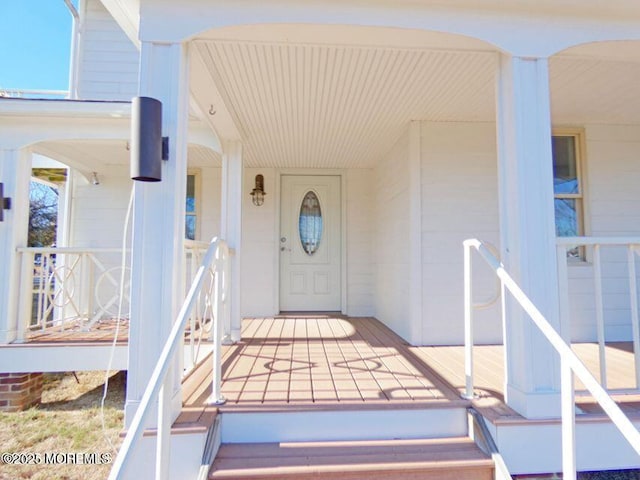 doorway to property with covered porch