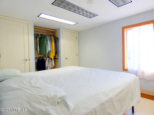 bedroom featuring baseboards and a closet