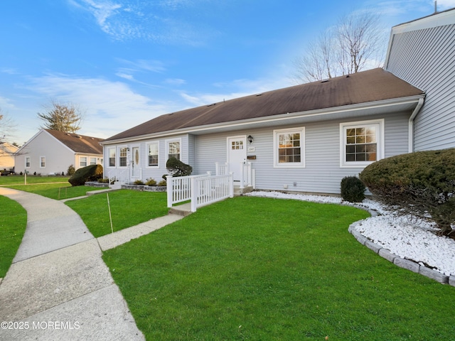 ranch-style house featuring a front yard