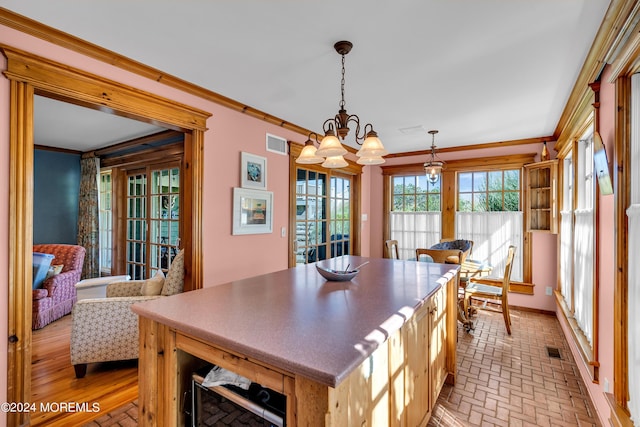 dining room featuring visible vents, ornamental molding, and a chandelier