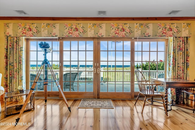 interior space with visible vents, a wealth of natural light, and wood finished floors