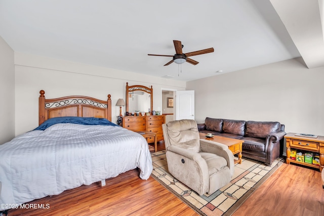 bedroom featuring light wood-style flooring and a ceiling fan