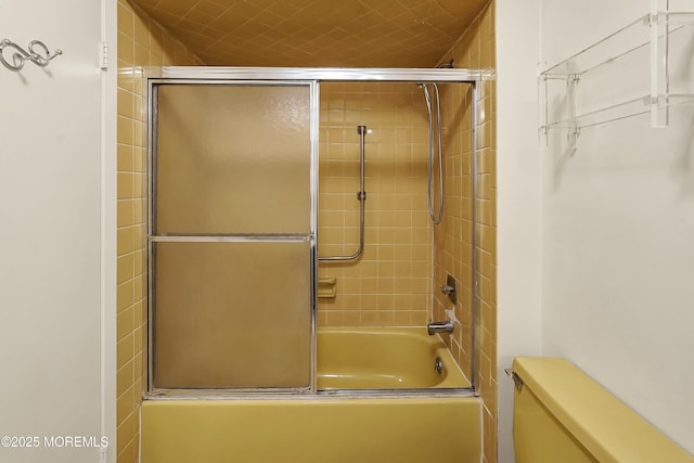 full bathroom featuring enclosed tub / shower combo and toilet