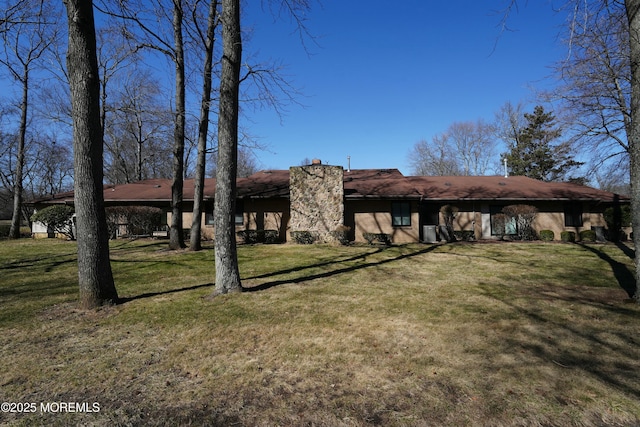 exterior space featuring a lawn