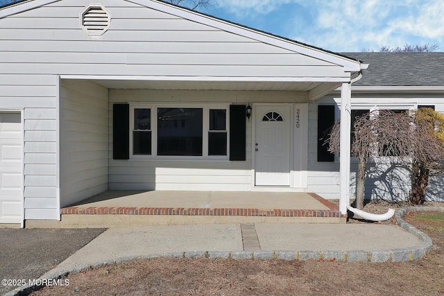 view of front of property with a shingled roof