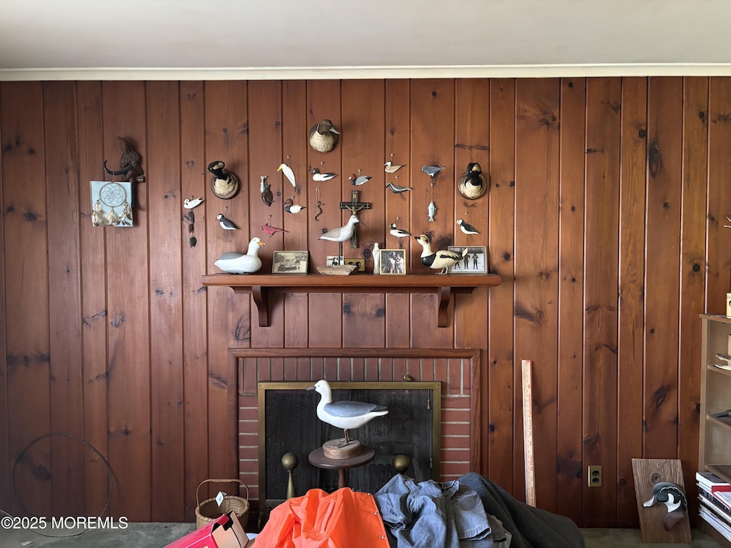 room details featuring a fireplace