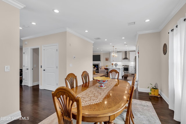 dining area featuring recessed lighting, baseboards, dark wood-type flooring, and crown molding