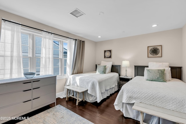 bedroom featuring recessed lighting, visible vents, baseboards, and dark wood-style flooring