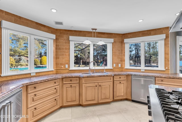 kitchen with a sink, visible vents, wine cooler, and backsplash