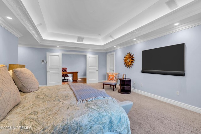 bedroom with visible vents, a tray ceiling, recessed lighting, carpet flooring, and baseboards