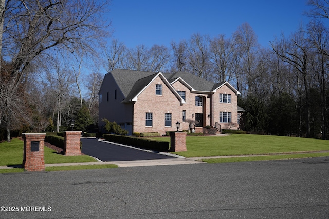 view of front of home featuring a front lawn