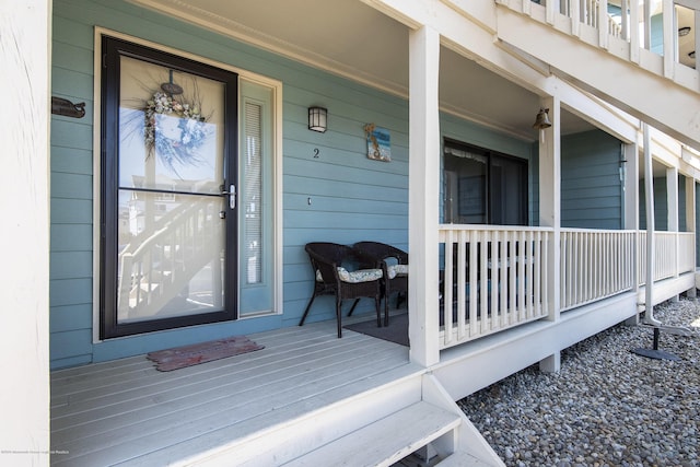 property entrance featuring a porch