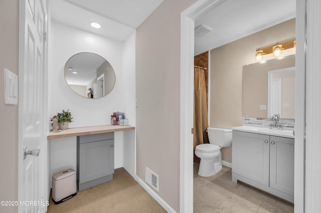 full bath featuring decorative backsplash, visible vents, vanity, and toilet