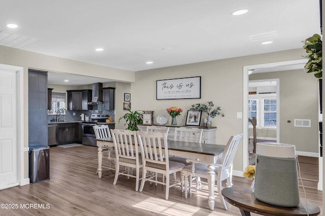 dining room with baseboards, recessed lighting, visible vents, and light wood-style floors