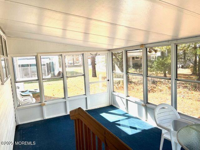 sunroom with vaulted ceiling