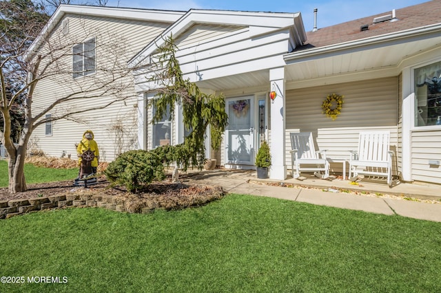 view of front of home featuring a porch and a front yard