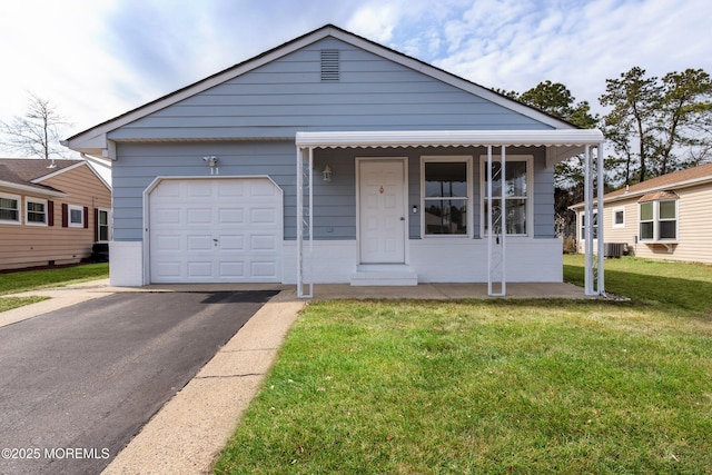 view of front of home featuring a garage, driveway, and a front lawn