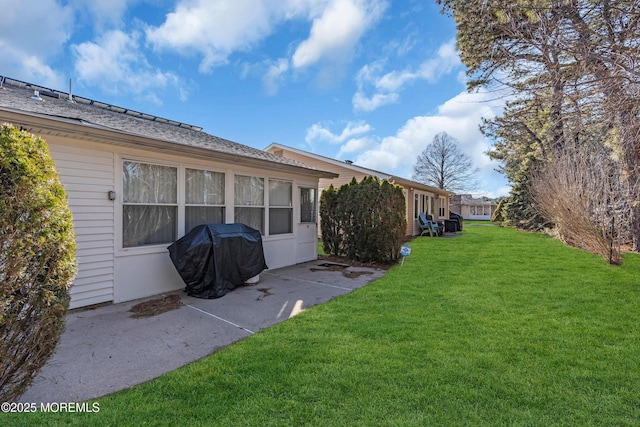 view of yard featuring a patio area