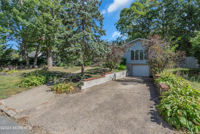 view of front of home featuring a garage and driveway