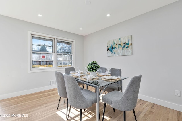 dining space featuring recessed lighting, baseboards, visible vents, and light wood finished floors