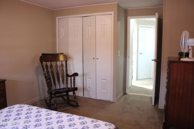 bedroom featuring baseboards, carpet floors, a closet, and crown molding