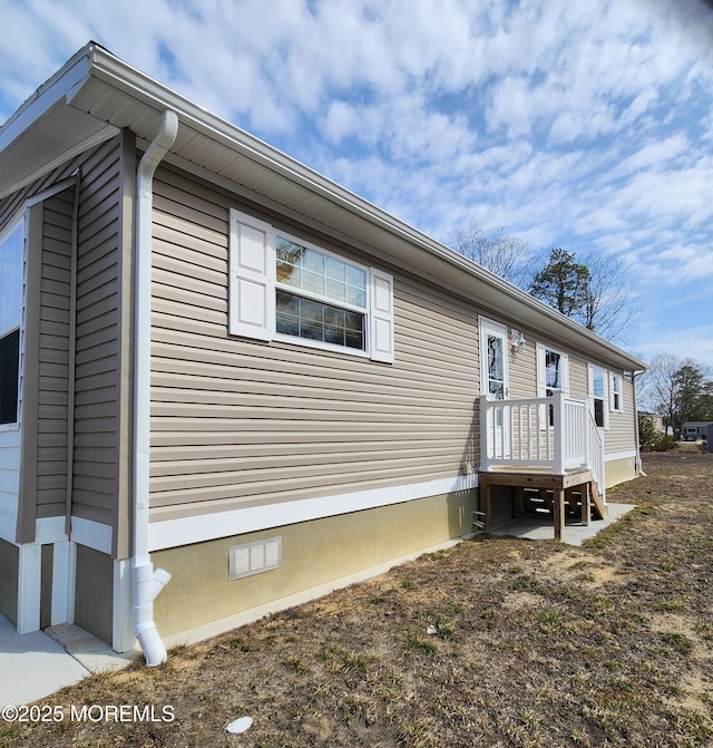 exterior space featuring crawl space