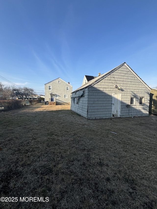 view of side of property featuring a yard