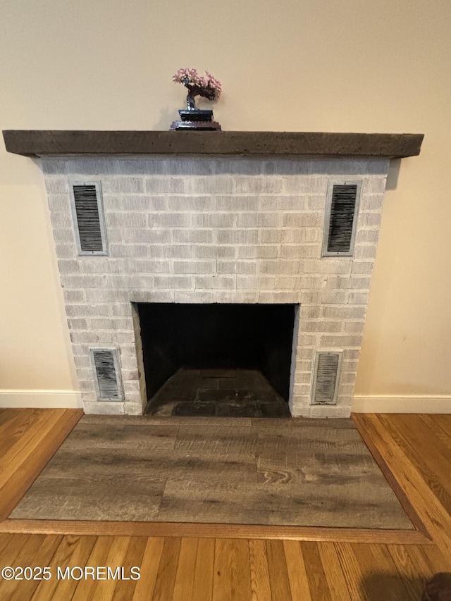 room details featuring visible vents and a fireplace